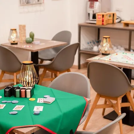 לינה וארוחת בוקר Neocore 4*
