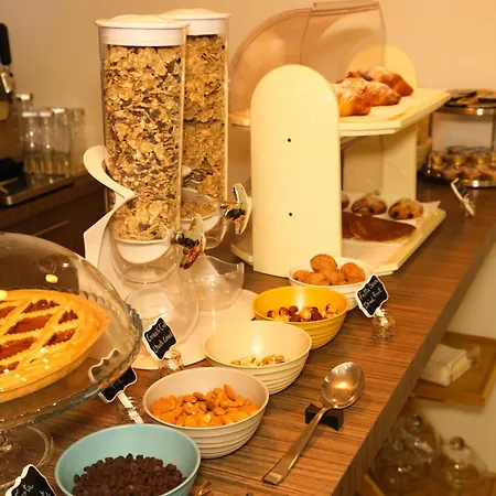Neocore Bed & Breakfast 2*